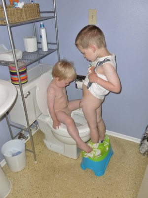 Naked toddler boys peeing 960X1280 jpeg