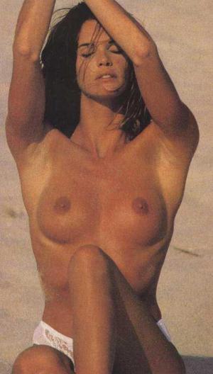 Elle macpherson tits 422X744 jpeg