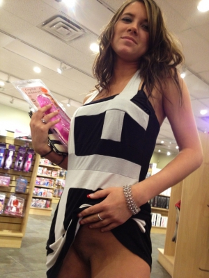 Girls flashing pussy in public store 768X1024 jpeg
