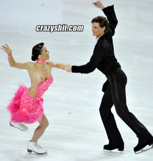 Figure ice skating wardrobe malfunction 550X580 jpeg