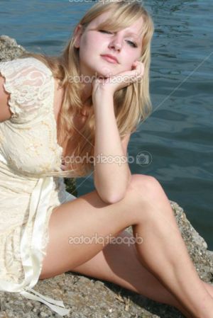 Beautiful blonde girls 534X800 jpeg