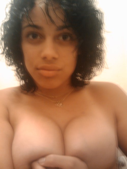 Redbone ebony girl nude full size
