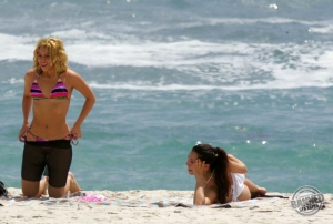 Shakira naked at beach 960X647 jpeg