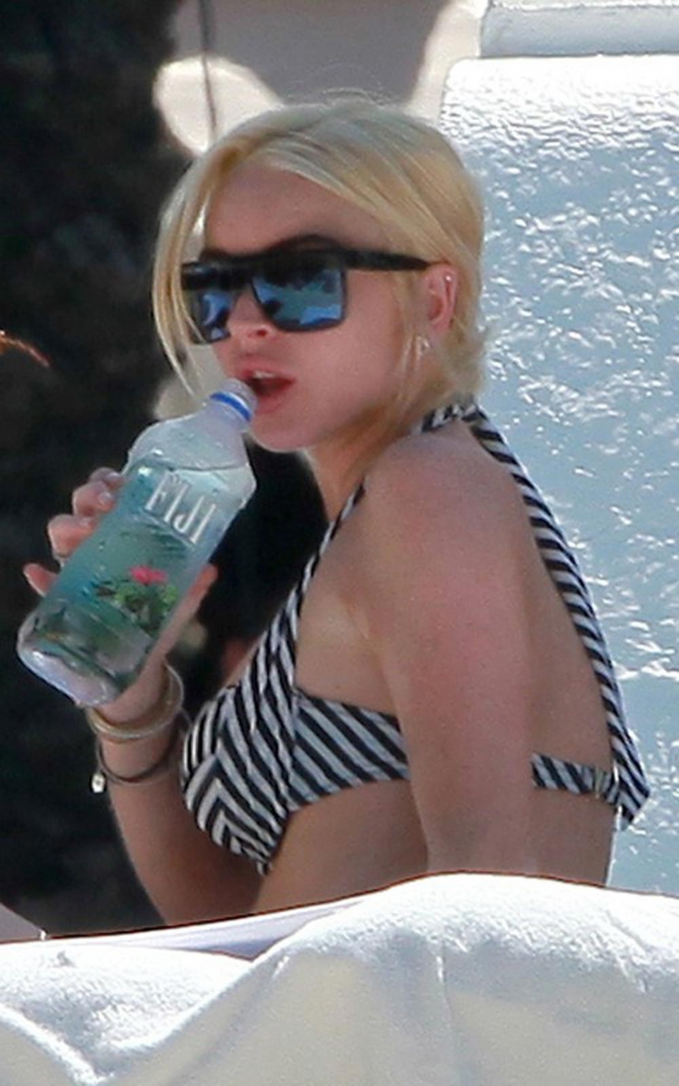 Lindsay lohan nipple slip full size