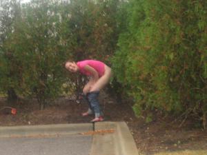 Voyeur outdoor peeing 960X720 jpeg