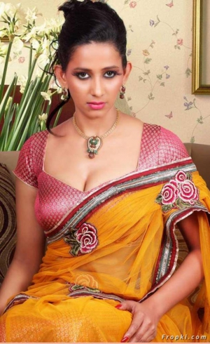 Blouse cleavage hot indian girls 611X1000 jpeg