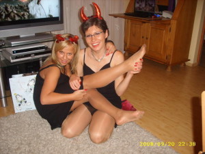 Pantyhose party girls 640X480 jpeg