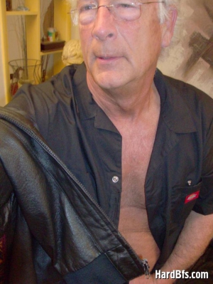 Gay man taking off underwear 640X853 jpeg
