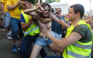 Naked girl soccer fans sweden 630X400 jpeg