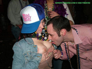Sucking pussy mardi gras 960X720 jpeg
