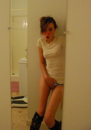 Photos amateur girls caught naked embarrassed 844X1200 jpeg