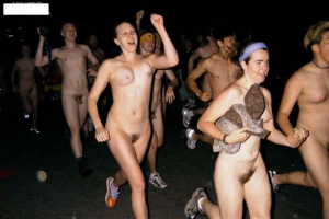Michigan naked mile run 896X600 jpeg