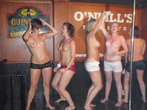 Hot mom topless 960X720 jpeg