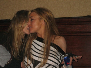 Lindsay lohan pussy 600X450 jpeg