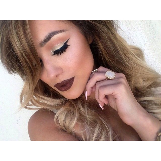 Anastasia liner metallic luster full size