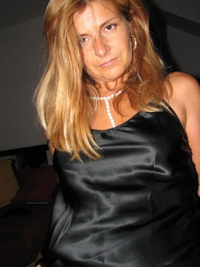 Homemade mature wife fingering full size
