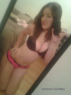 Girl slutty cell phone 480X640 jpeg