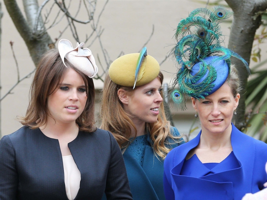 Princess beatrice and eugenie 2013 full size