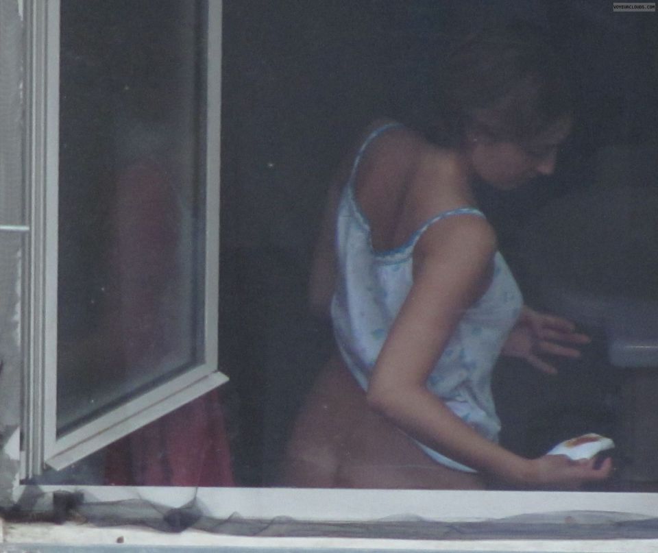 Candid voyeur neighbor full size
