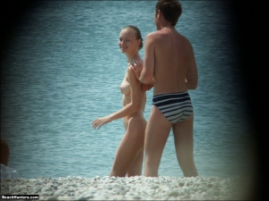 Naturist beach voyeur 960X720 jpeg