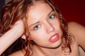 Sexy green eyed girls nude 945X627 jpeg