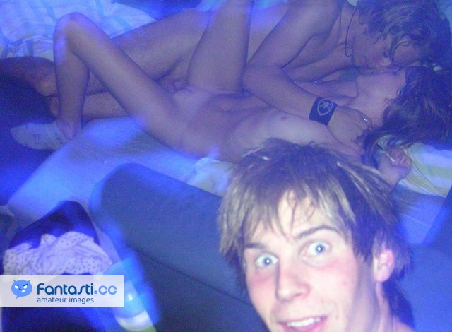 Uncensored photobombs full size
