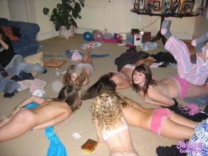 Candid slumber party girls 600X450 jpeg