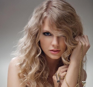 Taylor squirt as nude 682X641 jpeg