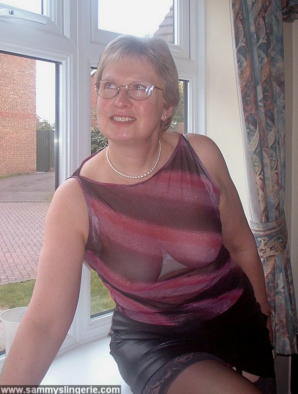 Elegant mature amateur full size