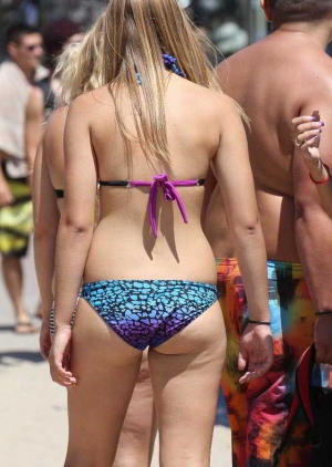 Tight teen asses in bikinis 640X902 jpeg