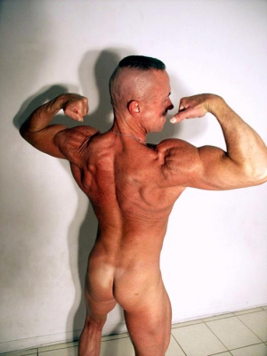 Horney gay men 524X700 jpeg
