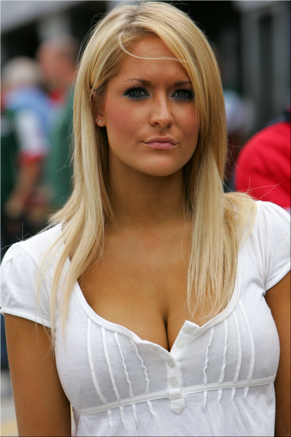 Grid girls cleavage full size