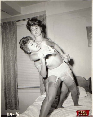 Vintage lesbian wrestling porn 538X675 jpeg