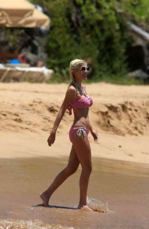 Tori spelling hot bikini 826X1270 jpeg