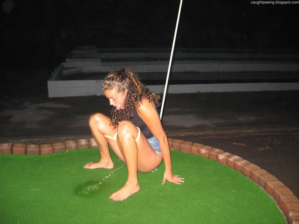 Amateur girls pissing public full size