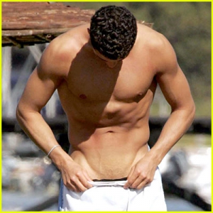 Cristiano ronaldo shirtless 400X400 jpeg