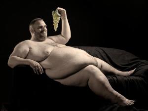 Fat man eating grapes 600X450 jpeg
