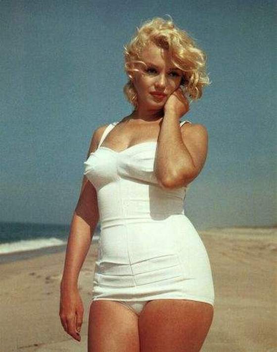 Marilyn monroe curves full size