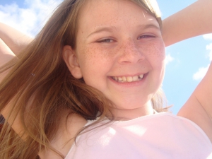 Very young little girl models 960X720 jpeg