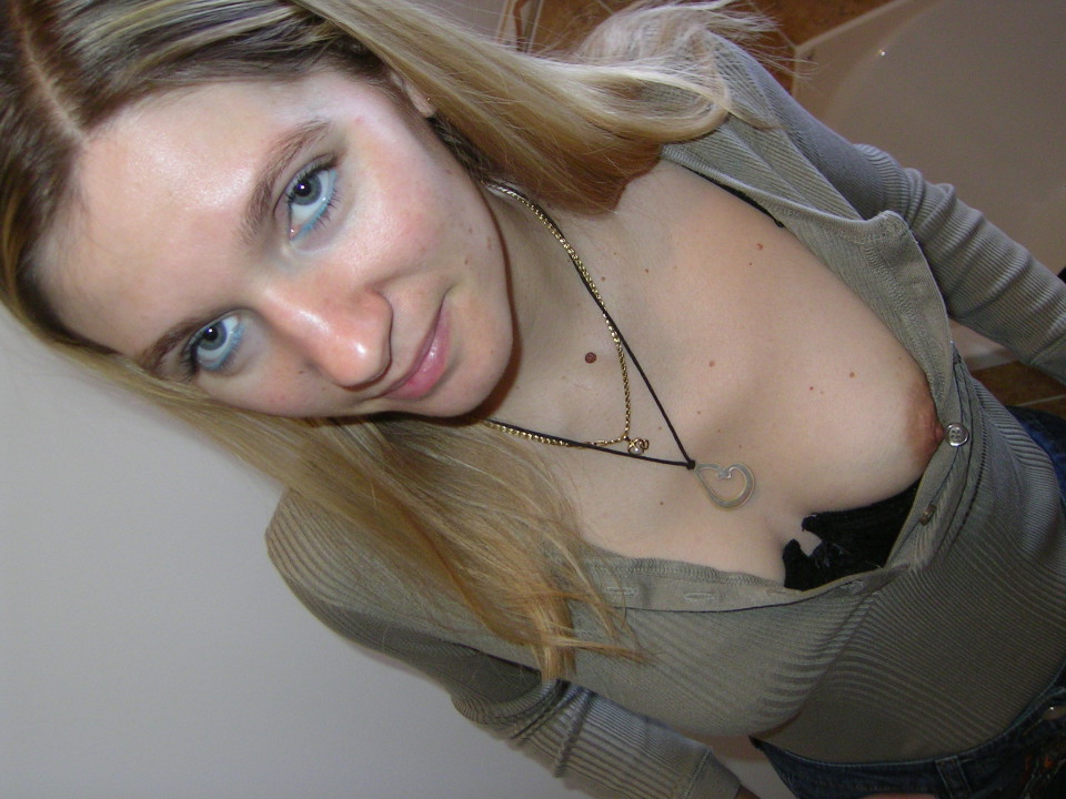 Amateur wife nip slip full size