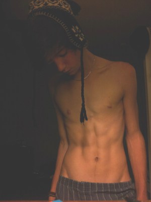 Shirtless male fit 960X1280 jpeg