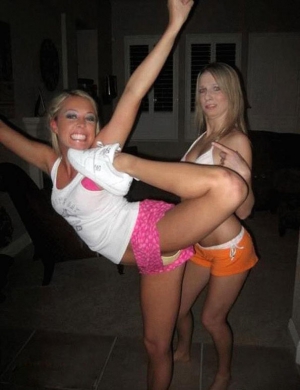 Flexible female gymnasts 595X774 jpeg