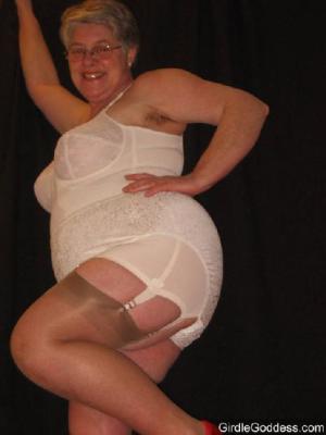 Big tit granny solo 456X608 jpeg