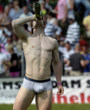 Hot football players bulges 960X1177 jpeg