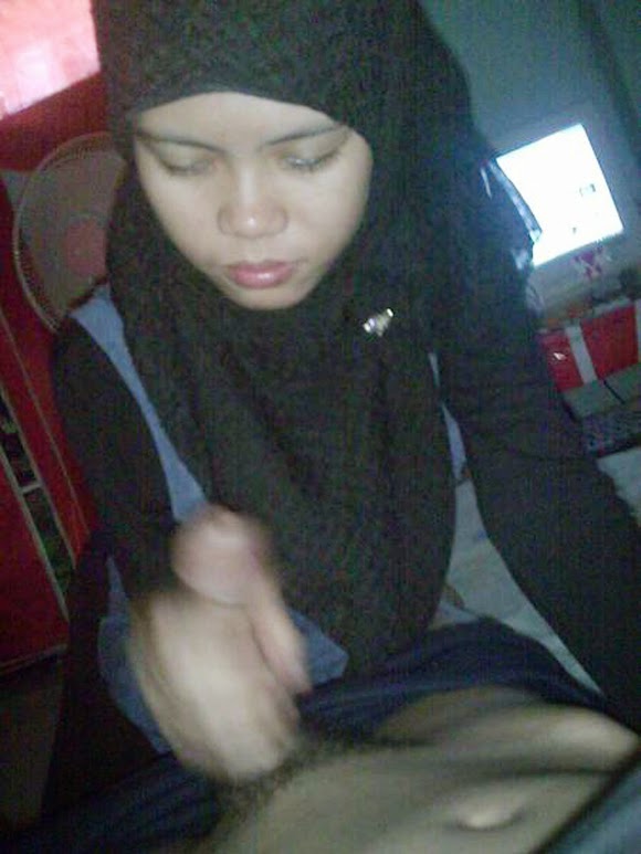 Malaysian hijab girl sexy blowjob full size