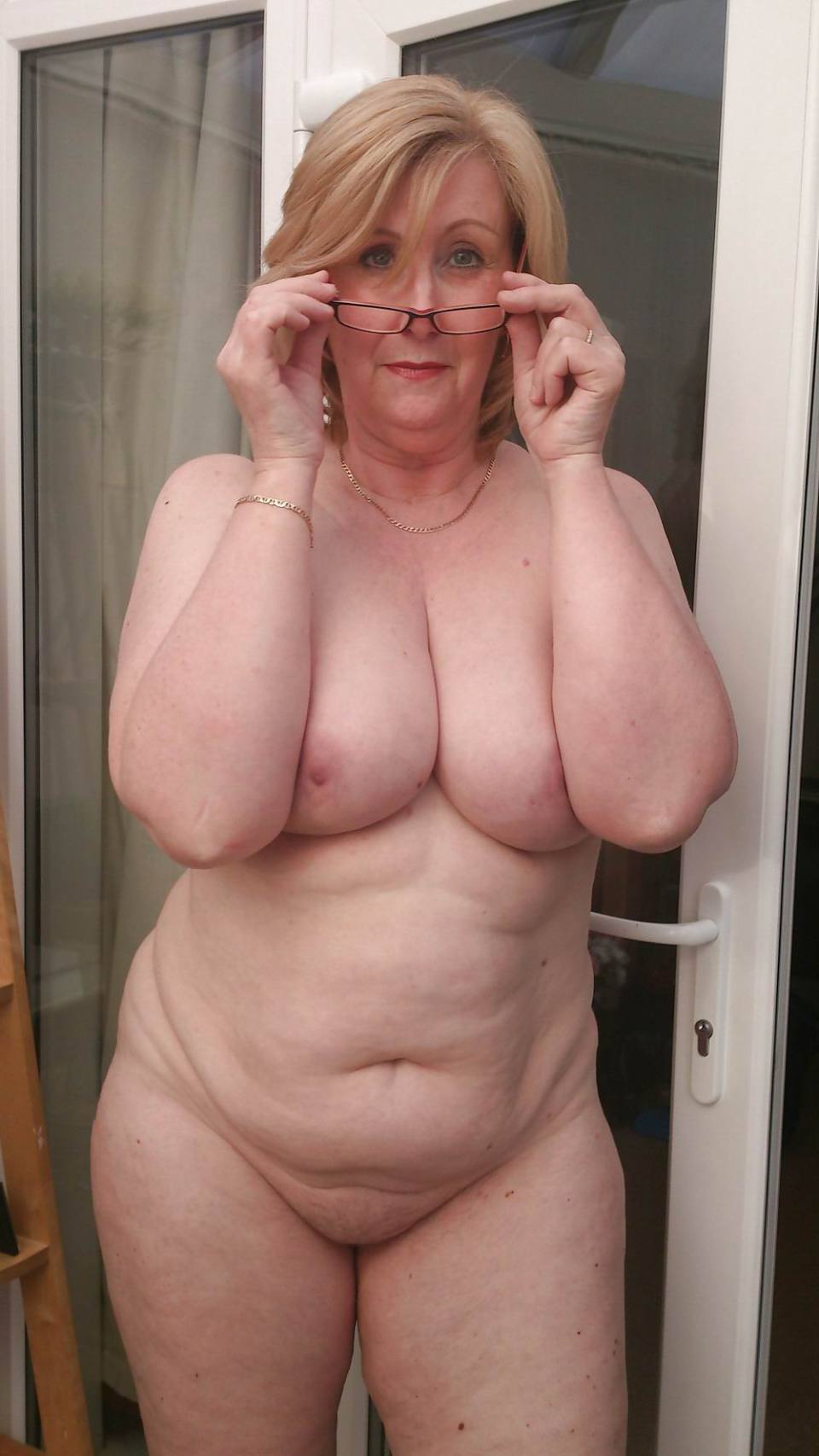 Mature granny nude woman full size