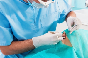 Oral surgeon job description 960X640 jpeg