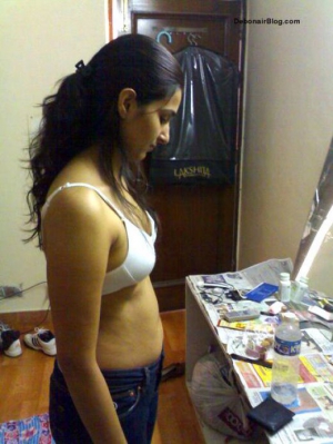 Indian girls bra and panties 520X693 jpeg