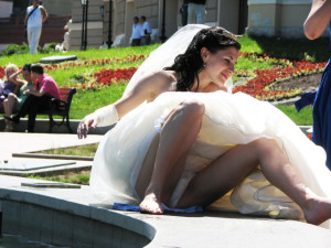 Upskirt voyeur oops bottomless milfs 960X720 jpeg