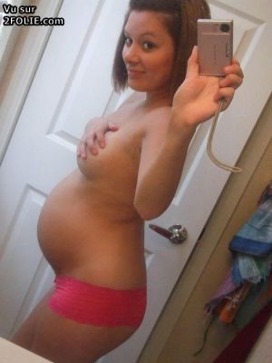 Self shot nude pregnant caption 525X700 jpeg